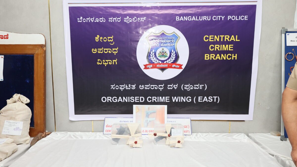 ಅಕ್ರಮವಾಗಿ ಮಾರಕಾಸ್ತ್ರಗಳನ್ನಿಟ್ಟಿದ್ದ ಇಬ್ಬರು ರೌಡಿಗಳು ಅಂದರ್, ವಾರೆಂಟ್ ಇದ್ದರೂ ಡೋಂಟ್ ಕೇರ್ ಅಂತಿದ್ರು, ಬಿಸಿನೆಸ್ ಮಾಡಲು ಹೋಗಿ ಸಿಕ್ಕಿಬಿದ್ರು