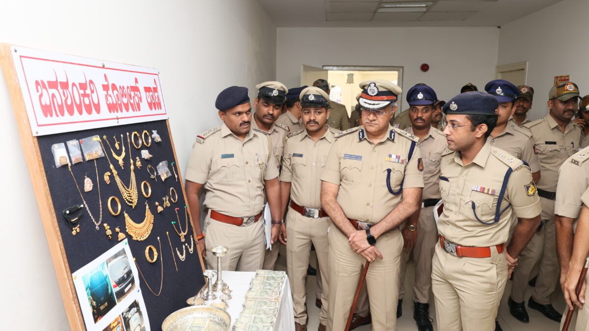 ತಮಿಳುನಾಡಿನ ಪ್ರವಾಸಕ್ಕೆ ಮನೆಯವರು, ಕನ್ನ ಹಾಕಲು ಕಿಟಕಿಯೊಳಗೆ ನುಗ್ಗಿದ ಕಿರಾತಕರು, ವಿಶೇಷ ತಂಡ ರಚಿಸಿ ಹಿಡಿದ ಪೊಲೀಸರು