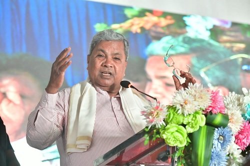 ನನ್ನಂತೆ ಯತೀಂದ್ರನನ್ನೂ ಬೆಳೆಸಿ: ವರುಣಾ ಜನತೆಗೆ ಸಿಎಂ ಸಿದ್ದರಾಮಯ್ಯ ಭಾವುಕ ಮನವಿ