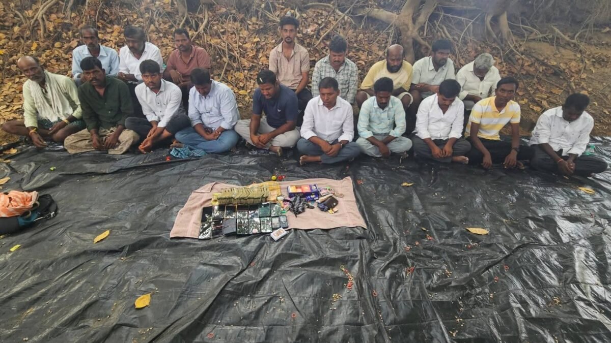 ಚಿಕ್ಕಬಳ್ಳಾಪುರ: ಜೂಜು ಅಡ್ಡೆ ಮೇಲೆ ಪೊಲೀಸರ ಮಿಂಚಿನ ದಾಳಿ; 19 ಮಂದಿ ಬಂಧನ, 9 ಲಕ್ಷ ನಗದು ಜಪ್ತಿ
