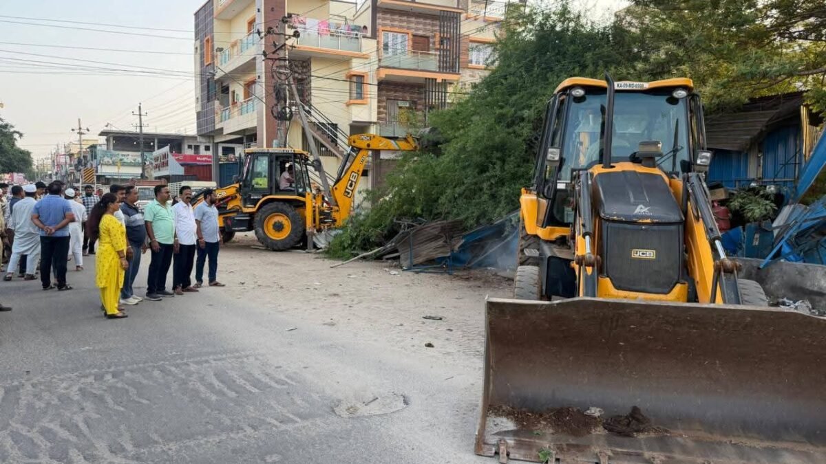 ಮೈಸೂರು: ಮುಡಾದಿಂದ ಬೃಹತ್ ಕಾರ್ಯಾಚರಣೆ; ದೇವನೂರು ಗ್ರಾಮದಲ್ಲಿ ಅನಧಿಕೃತ ಒತ್ತುವರಿ ತೆರವು