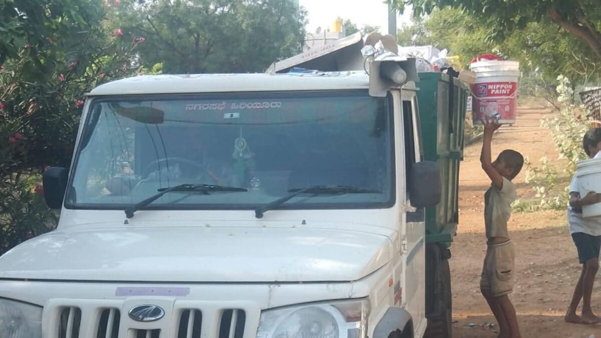 ಎತ್ತ ಸಾಗುತ್ತಿದೆ ಸ್ವಚ್ಛ ಭಾರತ್ ಅಭಿಯಾನ? ಹಿರಿಯೂರಿನ ‘ಡಾಗ್ ಸರ್ಕಲ್’ ನಾಗರಿಕರ ಆಕ್ರೋಶ