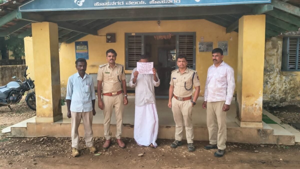 ಹೊಸನಗರ: ಗೋಮಾಳದಲ್ಲಿ ಅಕ್ರಮ ಮರ ಕಡಿತಲೆ ಹಾಗೂ ಒತ್ತುವರಿ—ತಲೆಮರೆಸಿಕೊಂಡಿದ್ದ ಮುಖ್ಯ ಆರೋಪಿ ಸುರೇಶ ಅರಣ್ಯ ಅಧಿಕಾರಿಗಳ ವಶಕ್ಕೆ!