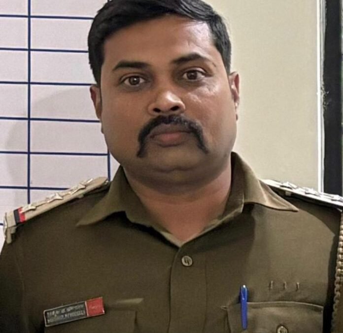 ಬೆಳಗಾವಿ: ಎಸ್‌ಡಿಆರ್‌ಎಫ್ ಸಿಪಿಐ ಶ್ರೀಶೈಲ ಚೌಗಲೆ ನೇಣಿಗೆ ಶರಣು; ಪತ್ನಿ ಬಾಗಿಲು ಮುರಿದು ಆಸ್ಪತ್ರೆಗೆ ಸೇರಿಸಿದರೂ ಬದುಕುಳಿಯದ ಅಧಿಕಾರಿ