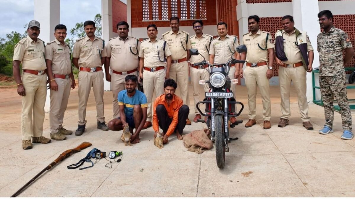 ಬಂಡೀಪುರ: ಕಾಡಿನಲ್ಲಿ ವನ್ಯಜೀವಿಗಳ ಬೇಟೆಯಾಡುತ್ತಿದ್ದ ಇಬ್ಬರು ಕಿರಾತಕರು STF ಬಲೆಗೆ; ಕೋವಿ, ಗುಂಡುಗಳು ವಶ!