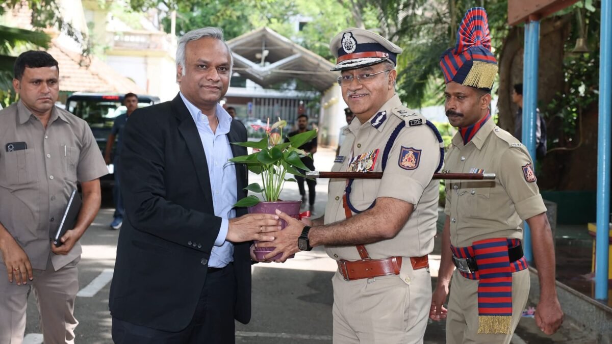 ಬೆಂಗಳೂರು ನಗರ ಪೊಲೀಸ್ ಆಯುಕ್ತರ ಕಚೇರಿಯಲ್ಲಿ ಹಿರಿಯ ಅಧಿಕಾರಿಗಳ ಉನ್ನತ ಮಟ್ಟದ ಸಭೆ: ಸೈಬರ್ ಕ್ರೈಂ, ಡ್ರಗ್ಸ್ ಮತ್ತು ರೌಡಿಸಂ ಮಟ್ಟ ಹಾಕಲು ಕಠಿಣ ಗಡುವು!