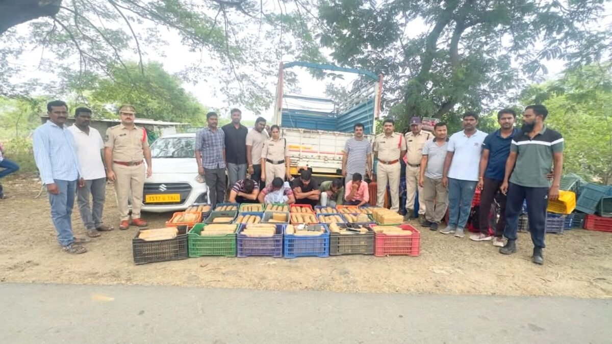 ಹೈದರಾಬಾದ್: ಖಮ್ಮಂನಲ್ಲಿ ಒಂದು ಕೋಟಿ ಮೌಲ್ಯದ 200 ಕೆಜಿ ಒಣ ಗಾಂಜಾ ಜಪ್ತಿ; ಐವರು ಅಂತರರಾಜ್ಯ ಕಳ್ಳಸಾಗಣೆದಾರರ ಬಂಧನ