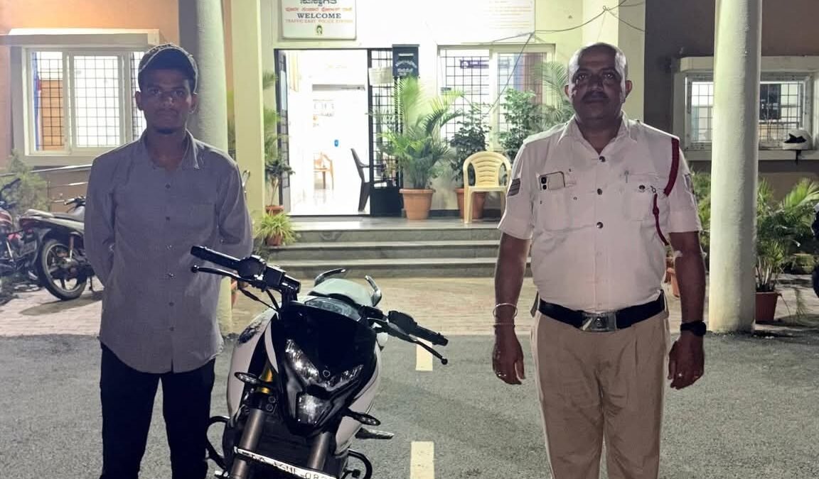 ಶಿವಮೊಗ್ಗ: ರಾಷ್ಟ್ರೀಯ ಹೆದ್ದಾರಿಯಲ್ಲಿ ಬೈಕ್ ವೀಲಿಂಗ್; ಖಾಸಗಿ ಬ್ಯಾಂಕ್ ನೌಕರನ ವಿರುದ್ಧ ಪ್ರಕರಣ ದಾಖಲು, ಬೈಕ್ ವಶಕ್ಕೆ!
