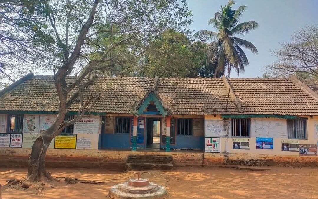ಸರ್ಕಾರಿ ಶಾಲೆಗಳ ದುಃಸ್ಥಿತಿಗೆ ಸಾರ್ವಜನಿಕರ ಆಕ್ರೋಶ: ಶಾಲೆ ಮುಚ್ಚಲು ವ್ಯವಸ್ಥಿತ ಸಂಚಿನ ಆರೋಪ!