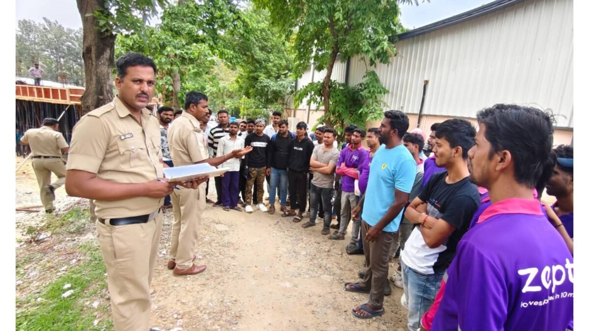 ಬೇಗೂರು ಪೊಲೀಸ್ ಠಾಣೆ ವತಿಯಿಂದ ಜೆಪ್ಟೋ (Zepto) ಕಚೇರಿಯಲ್ಲಿ ಬೀಟ್ ಸಭೆ: ಸೈಬರ್ ಸುರಕ್ಷತೆ ಹಾಗೂ ಅಪರಾಧ ಜಾಗೃತಿ ಮೂಡಿಸಿದ ಪೊಲೀಸರು