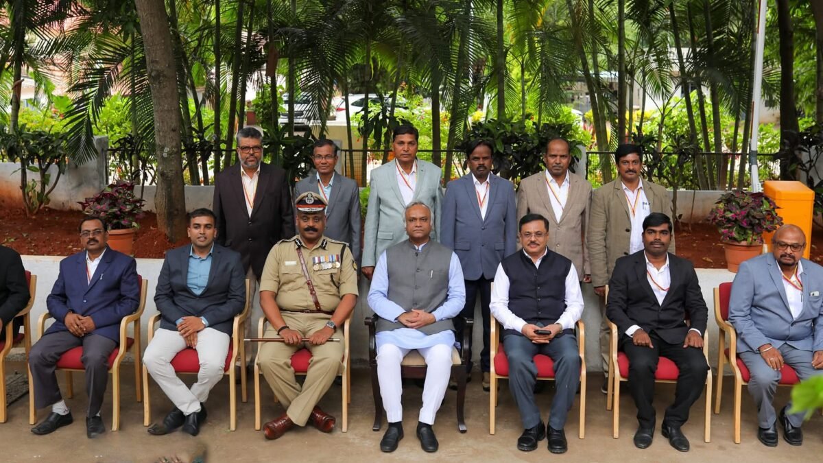 ‘ಪೊಲೀಸ್ ಗೃಹ-2025’ ಯೋಜನೆಯಡಿ 10,034 ವಸತಿ ಗೃಹ ಮಂಜೂರಾತಿ; ನಿಗಮದ ಪ್ರಗತಿ ಪರಿಶೀಲನಾ ಸಭೆಯಲ್ಲಿ ಗೃಹ ಸಚಿವರ ಮಾಹಿತಿ
