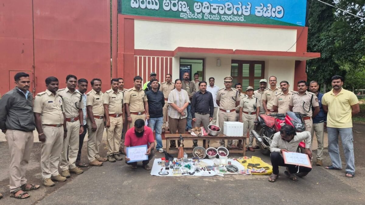 ಧಾರವಾಡ: ಅರಣ್ಯದಲ್ಲಿ ಜಿಂಕೆ ಬೇಟೆಯಾಡುತ್ತಿದ್ದ ಇಬ್ಬರು ಖದೀಮರ ಬಂಧನ; 6 ಕೆ.ಜಿ ಮಾಂಸ, ಬಂದೂಕು, ಗುಂಡುಗಳು ಜಪ್ತಿ