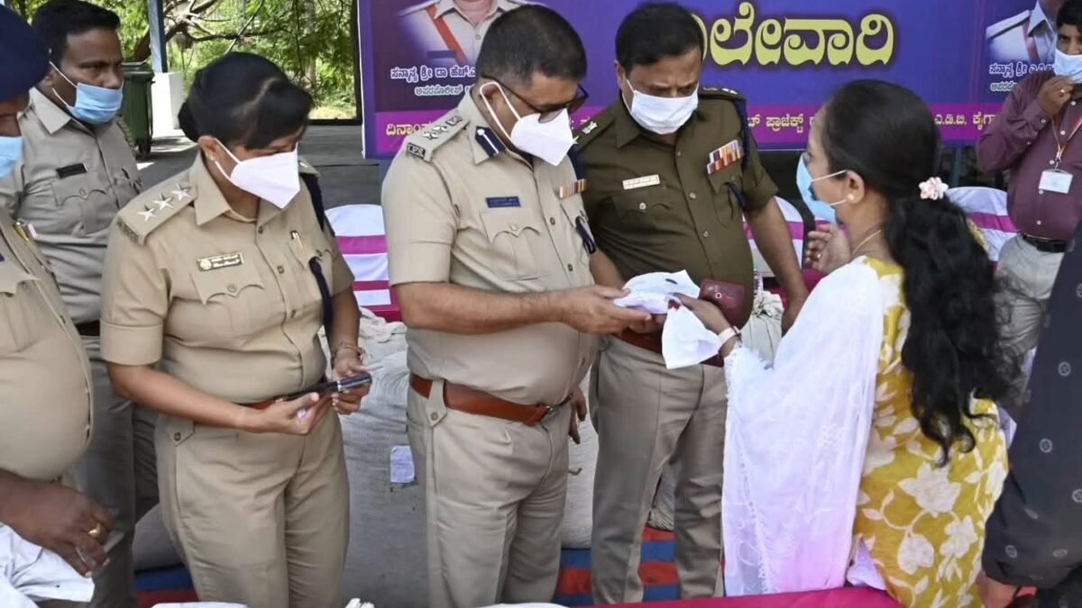 ಬೆಂಗಳೂರು: ಕೋಟ್ಯಂತರ ರೂಪಾಯಿ ಮೌಲ್ಯದ ಮಾದಕ ವಸ್ತುಗಳನ್ನು ಸಾರ್ವಜನಿಕವಾಗಿ ನಾಶಪಡಿಸಿದ ಪೊಲೀಸರು!