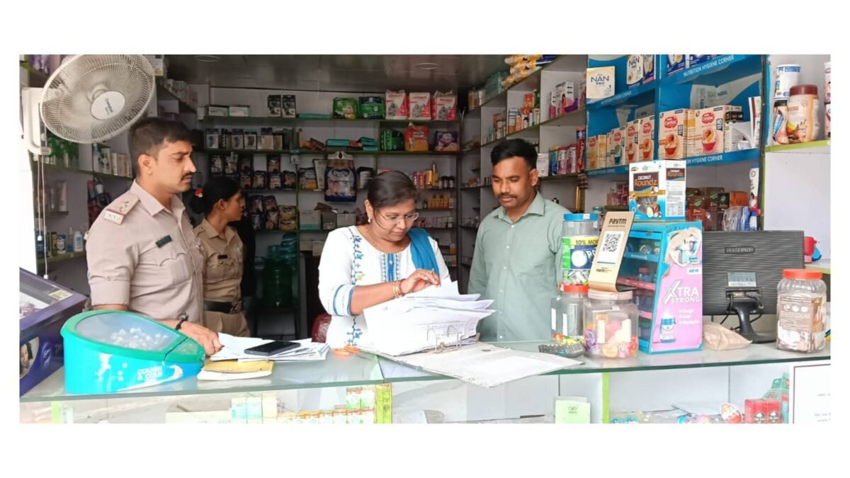 ಬೇಗೂರು: ಪೊಲೀಸ್ ಹಾಗೂ ಔಷಧ ನಿಯಂತ್ರಣ ಇಲಾಖೆಯಿಂದ ಮೆಡಿಕಲ್ ಶಾಪ್‌ಗಳ ಮೇಲೆ ಜಂಟಿ ದಾಳಿ; ವಿಶೇಷ ತಪಾಸಣೆ!