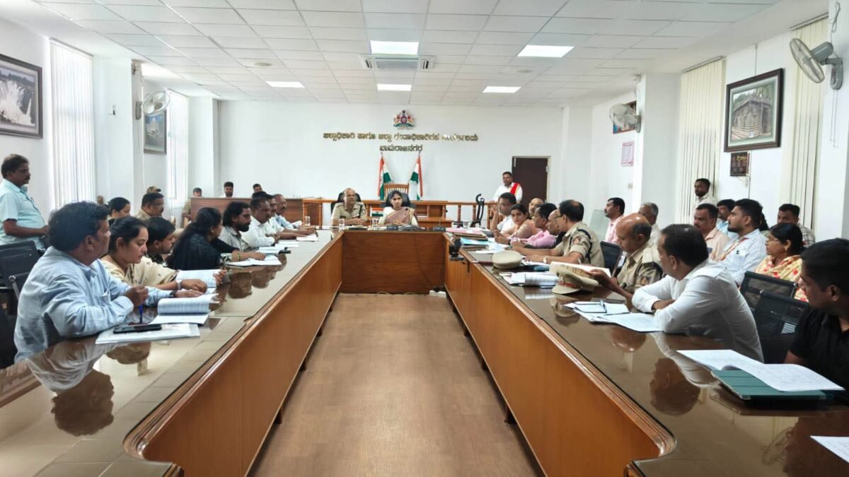 SC/ST ಸಂತ್ರಸ್ತರ ಮನೆಗೆ ಭೇಟಿ ನೀಡಿ ಪರಿಹಾರ ಕೊಡಿಸಲು ನೆರವಾಗಿ: ಅಧಿಕಾರಿಗಳಿಗೆ ಚಾಮರಾಜನಗರ ಡಿಸಿ ಶ್ರೀರೂಪ ಸೂಚನೆ