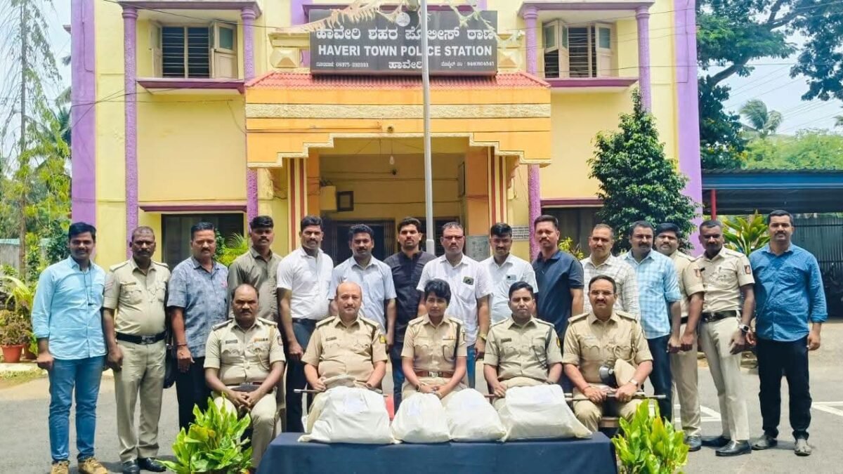 ಅಕ್ರಮವಾಗಿ ಗಾಂಜಾ ಮಾರಾಟ ಮಾಡುತ್ತಿದ್ದ ಇಬ್ಬರು ಆರೋಪಿಗಳ ಬಂಧನ; ₹3.94 ಲಕ್ಷ ಮೌಲ್ಯದ ಗಾಂಜಾ ಜಪ್ತಿ!