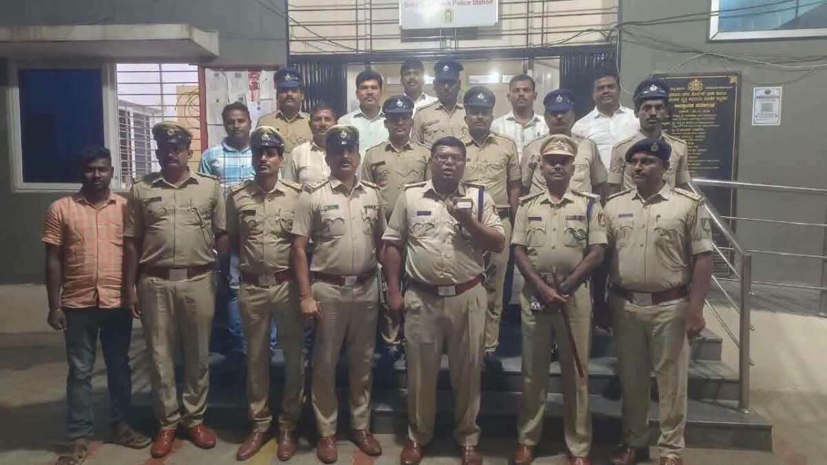 ಬೈಕ್‌ನಲ್ಲಿ ಸಾಗಿಸುತ್ತಿದ್ದ 20 ಕೆಜಿ ಗಾಂಜಾ ಜಪ್ತಿ: ಬಳಗನೂರು ಪೊಲೀಸರ ಭರ್ಜರಿ ಬೇಟೆ, ಇಬ್ಬರು ಅಂತರರಾಜ್ಯ ಮಾದಕ ದಂಧೆಕೋರರ ಬಂಧನ!
