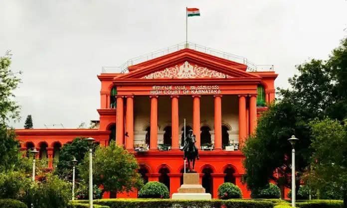 ಮಕ್ಕಳಿಗೆ ಹೊಡೆಯೋ ಶಿಕ್ಷಕರೇ ಹುಷಾರ್! “ಹೊಡೆದು ಬುದ್ಧಿ ಕಲಿಸಬೇಕಿಲ್ಲ” ಎಂದ ಹೈಕೋರ್ಟ್; ಪುಟ್ಟ ಬಾಲಕಿಗೆ ಹೊಡೆದಿದ್ದ ಶಿಕ್ಷಕಿಯ ಅರ್ಜಿ ವಜಾ!