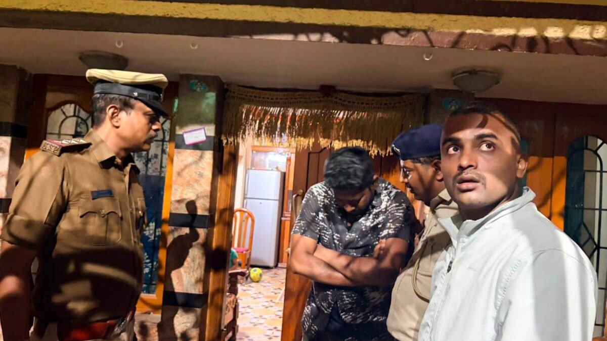 ಬೆಂಗಳೂರು ಪೊಲೀಸರ ಭರ್ಜರಿ ಬೇಟೆ: ರೌಡಿಗಳು, ಡ್ರಗ್ಸ್ ಪೆಡ್ಲರ್‌ಗಳ ಮನೆಗಳ ಮೇಲೆ ದಿಢೀರ್ ದಾಳಿ!