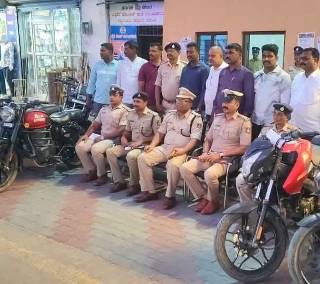 ಕುಖ್ಯಾತ ಬೈಕ್ ಕಳ್ಳರ ಅಟ್ಟಹಾಸಕ್ಕೆ ಬ್ರೇಕ್; ಇಬ್ಬರ ಬಂಧನ, ರೂ. 17.30 ಲಕ್ಷ ಮೌಲ್ಯದ 18 ಬೈಕ್‌ಗಳು ಜಪ್ತಿ!