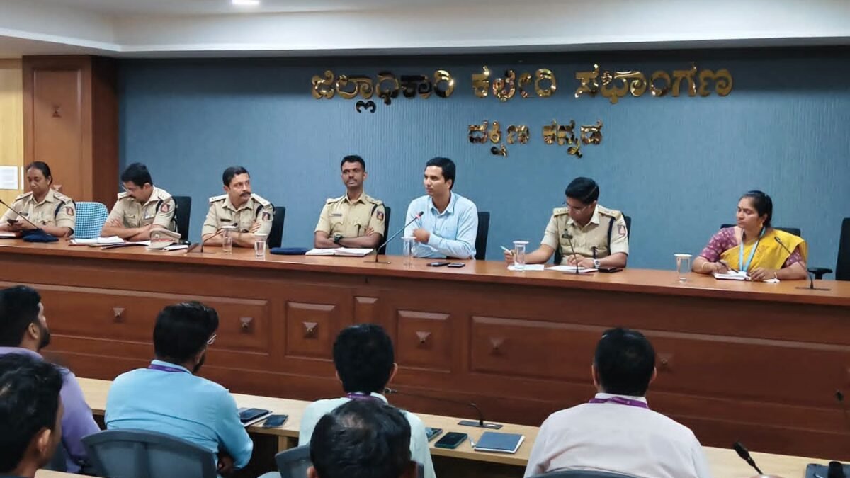 ಬ್ಯಾಂಕ್, ಫೈನಾನ್ಸ್ ಸಂಸ್ಥೆಗಳ ಭದ್ರತೆ ಕುರಿತು ಡಿಸಿ ಹಾಗೂ ಎಸ್ಪಿ ನೇತೃತ್ವದಲ್ಲಿ ಮಹತ್ವದ ಪರಿಶೀಲನಾ ಸಭೆ