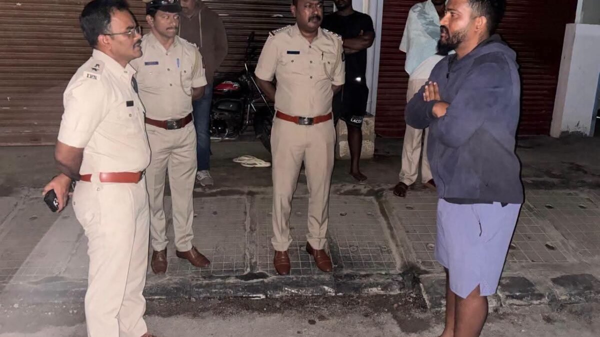 ವೈಟ್‌ಫೀಲ್ಡ್ ವಿಭಾಗದಲ್ಲಿ ಪೊಲೀಸರ ಮಿಡ್‌ನೈಟ್ ಆಪರೇಷನ್; 150ಕ್ಕೂ ಹೆಚ್ಚು ರೌಡಿಗಳ ಮನೆ ಮೇಲೆ ದಾಳಿ!