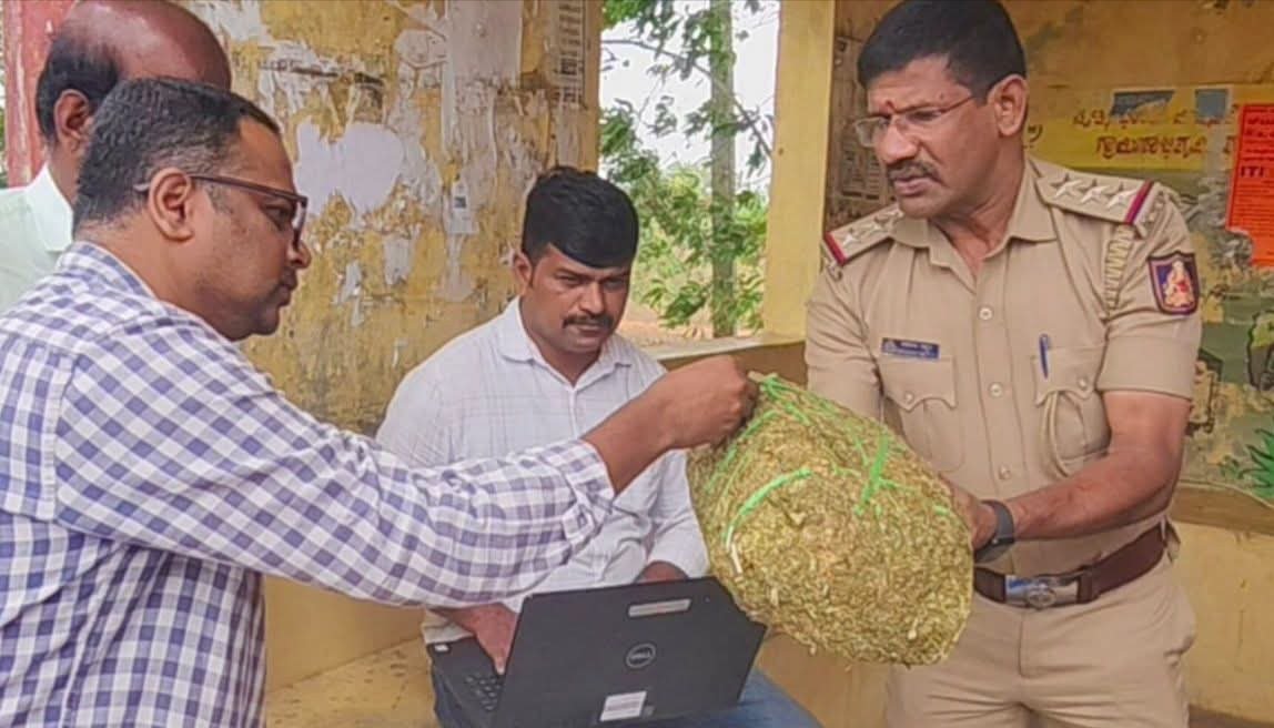 ತಲಕಾಡು ಬಳಿ ಬೈಕ್‌ನಲ್ಲಿ ಗಾಂಜಾ ಸಾಗಿಸುತ್ತಿದ್ದ ವ್ಯಕ್ತಿಯ ಬಂಧನ – 4 ಕೆಜಿ ಗಾಂಜಾ ಜಪ್ತಿ!