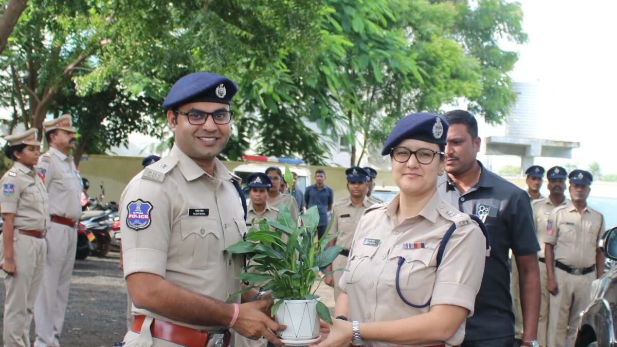 ಮಹಿಳಾ ಪೊಲೀಸ್ ಠಾಣೆಗೆ ಎಸ್‌ಪಿ ಸ್ನೇಹಾ ಮೆಹ್ರಾ ಭೇಟಿ – ಮಹಿಳೆಯರ ದೂರುಗಳಿಗೆ ತ್ವರಿತ ಸ್ಪಂದನೆಗೆ ಕಟ್ಟುನಿಟ್ಟಿನ ಸೂಚನೆ