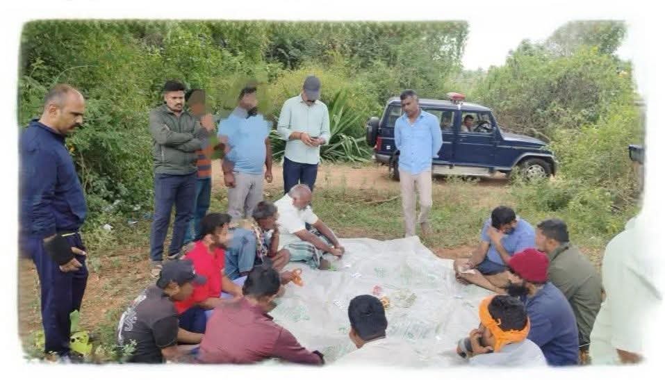 ಸಾಲಿಗ್ರಾಮ: ಸಾರ್ವಜನಿಕ ಸ್ಥಳದಲ್ಲಿ ಅಂದರ್-ಬಾಹರ್ ಇಸ್ಪೀಟ್ ಜೂಜಾಟ – 10 ಜನರ ವಿರುದ್ಧ ಪ್ರಕರಣ ದಾಖಲು