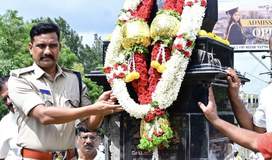 ಹುತಾತ್ಮ ಐಪಿಎಸ್ ಅಧಿಕಾರಿ ಟಿ. ಹರಿಕೃಷ್ಣ ಅವರಿಗೆ ಎಸ್‌ಪಿ ಮಲ್ಲಿಕಾರ್ಜುನ ಬಾಲದಂಡಿ ಭಾವಪೂರ್ಣ ನಮನ!