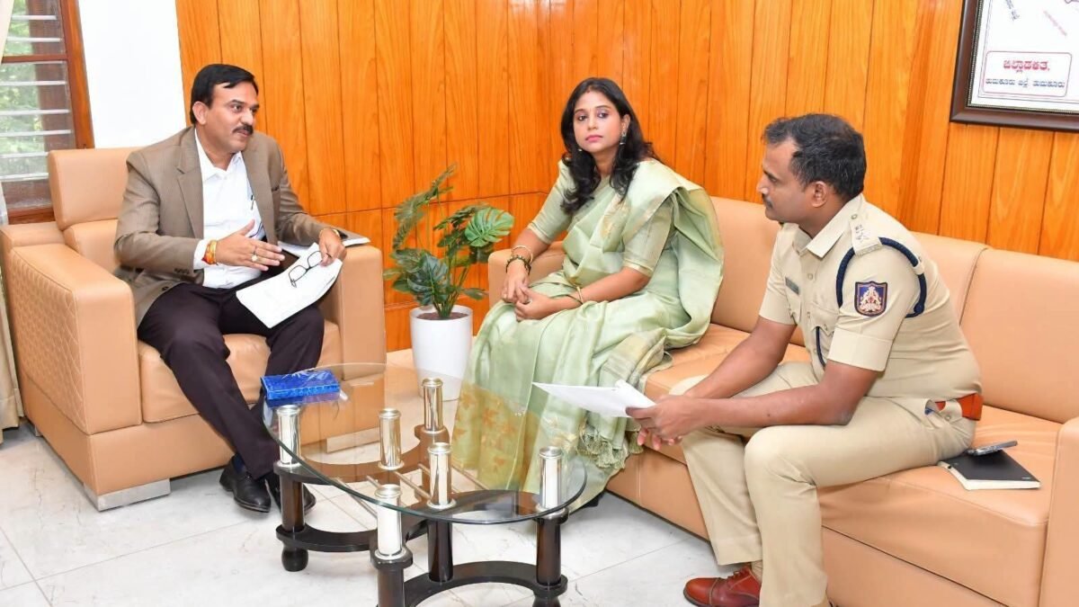 ತುಮಕೂರು ಜಿಲ್ಲೆಗೆ ರಾಜ್ಯ ಮಕ್ಕಳ ಹಕ್ಕುಗಳ ರಕ್ಷಣಾ ಆಯೋಗದ ಅಧ್ಯಕ್ಷರ ಭೇಟಿ: ಅಧಿಕಾರಿಗಳೊಂದಿಗೆ ಸಮಗ್ರ ಪರಿಶೀಲನಾ ಸಭೆ
