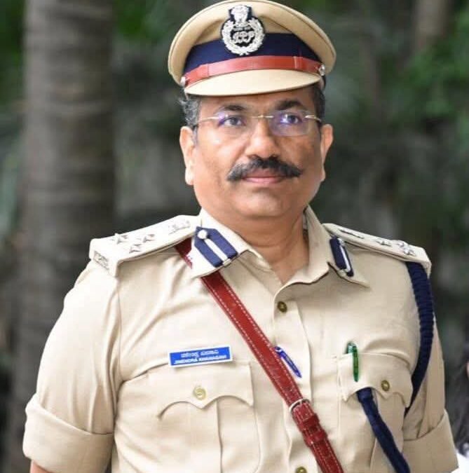ಪರಪ್ಪನ ಅಗ್ರಹಾರ ಜೈಲಿನಲ್ಲಿ ಪ್ರಜ್ವಲ್ ರೇವಣ್ಣ ಬಳಿ ಮೊಬೈಲ್ ಪತ್ತೆ ಪ್ರಕರಣ: ಜೈಲು ಎಸ್‌ಪಿ ಹೇಳಿಕೆ ದಾಖಲಿಸಿಕೊಂಡ ಡಿಐಜಿ!