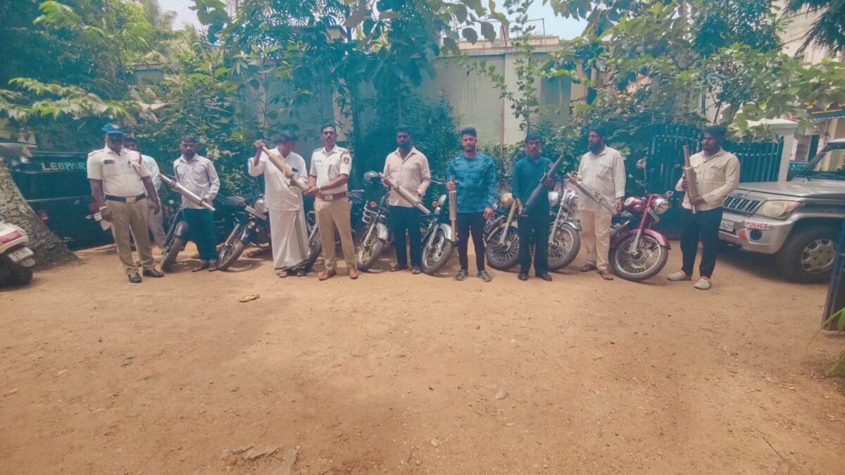 ದಾವಣಗೆರೆ: ಕರ್ಕಶ ಶಬ್ದ ಉಂಟುಮಾಡುತ್ತಿದ್ದ 8 ಬುಲೆಟ್ ಬೈಕ್‌ಗಳು ವಶ; ರೂ.10,000 ದಂಡದ ಎಚ್ಚರಿಕೆ!