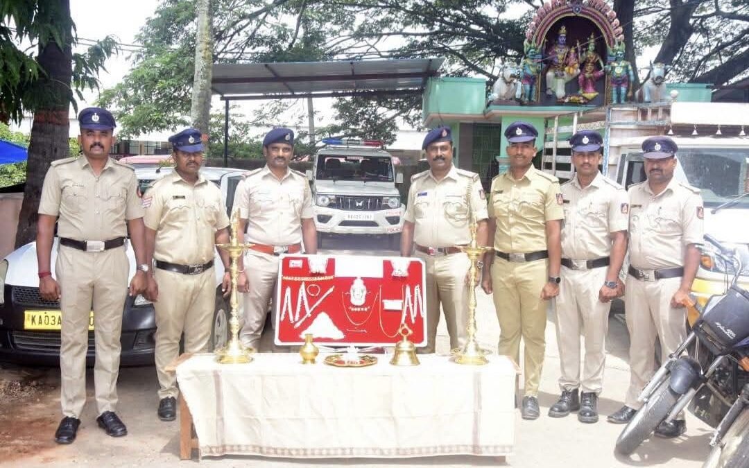 ಸರಣಿ ಕಳ್ಳತನ ಎಸಗುತ್ತಿದ್ದ ಮೂವರು ಆರೋಪಿಗಳ ಬಂಧನ – ₹20.5 ಲಕ್ಷ ಮೌಲ್ಯದ ಚಿನ್ನಾಭರಣ ಹಾಗೂ ವಾಹನಗಳು ಜಪ್ತಿ