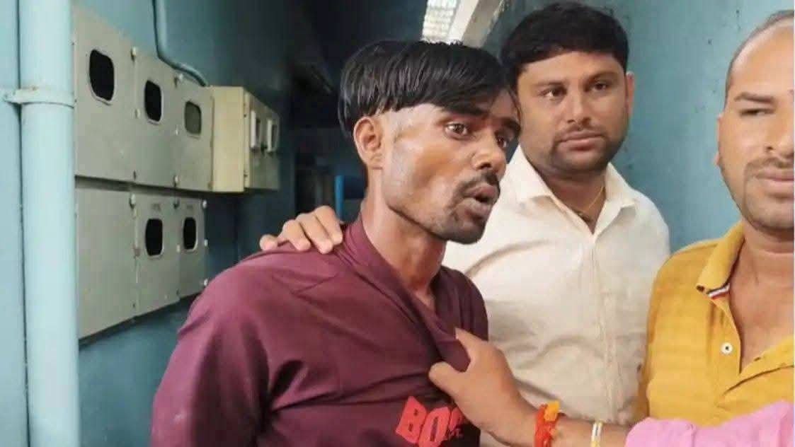 ಮಂಡ್ಯ ಜನರ ಸಾಹಸ: ಕೈಬೇಡಿ ಸಮೇತ ಓಡುತ್ತಿದ್ದ ಕಳ್ಳನನ್ನು ಬೆನ್ನಟ್ಟಿ ಹಿಡಿದು ಪೊಲೀಸರಿಗೊಪ್ಪಿಸಿದ ಸ್ಥಳೀಯರು!