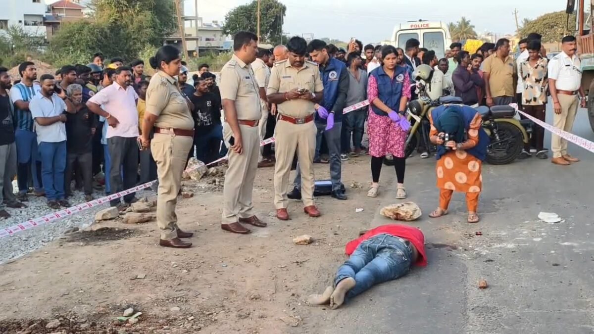 ಹಾಡಹಗಲೇ ತಲೆ ಮೇಲೆ ಕಲ್ಲು ಎತ್ತಿಹಾಕಿ ಯುವಕನ ಹತ್ಯೆ – ಸ್ಥಳಕ್ಕೆ ಎಸ್‌ಪಿ ಭೇಟಿ