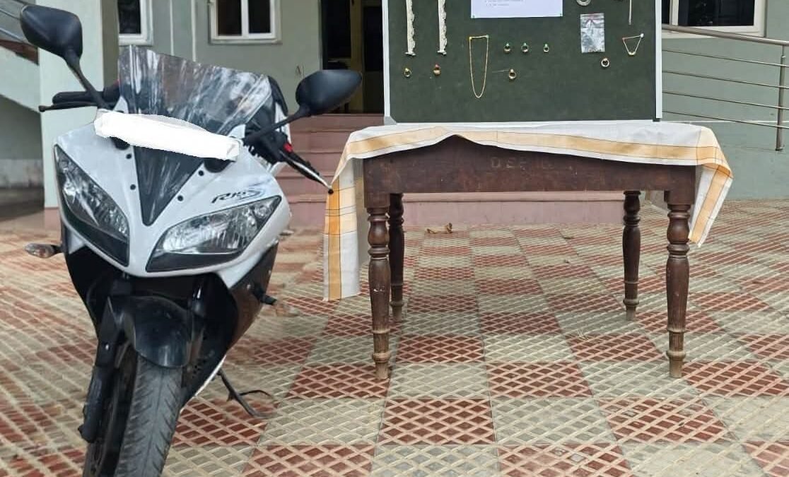 ಮನೆ ಕಳವು ಪ್ರಕರಣ: ಇಬ್ಬರು ಅಂತರರಾಜ್ಯ ಕಳ್ಳರ ಬಂಧನ – ₹7.73 ಲಕ್ಷ ಮೌಲ್ಯದ ಚಿನ್ನಾಭರಣ, ನಗದು ಜಪ್ತಿ