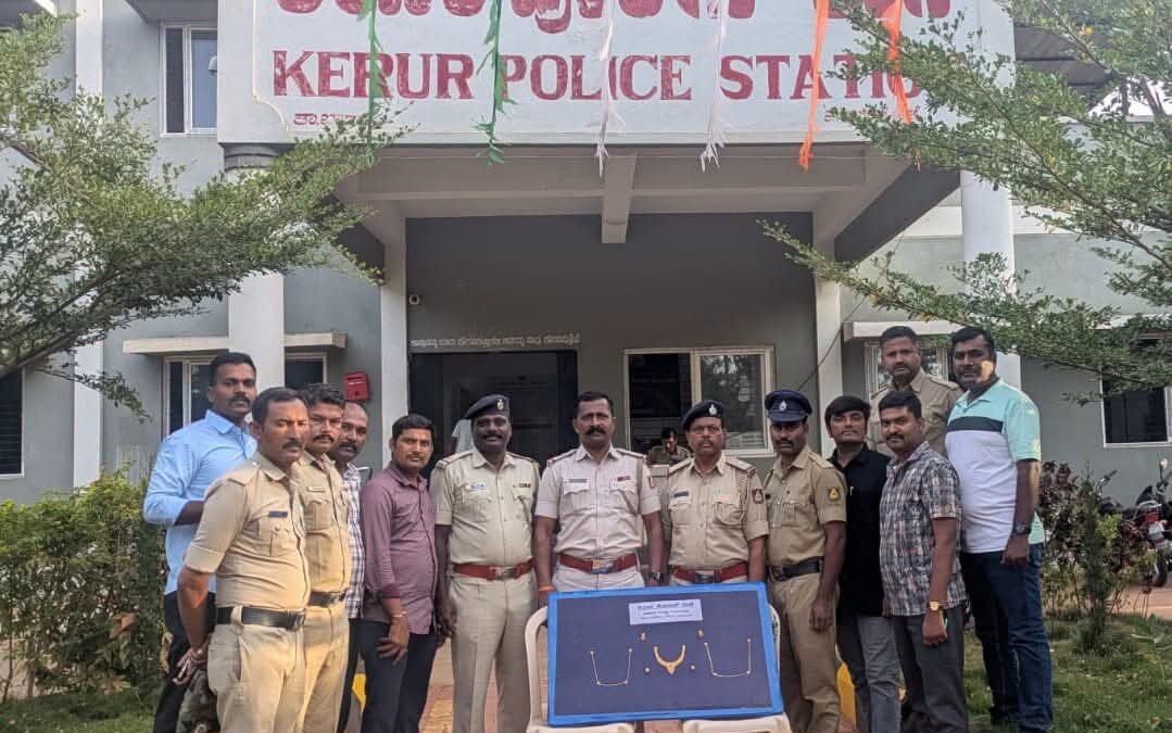 ಮನೆ ಕೀಲಿ ಮುರಿದು ಕಳ್ಳತನ ಮಾಡಿದ್ದ ಮೂವರು ಆರೋಪಿಗಳ ಬಂಧನ: 4.50 ಲಕ್ಷ ರೂ. ಮೌಲ್ಯದ ಚಿನ್ನಾಭರಣ ಜಪ್ತಿ!