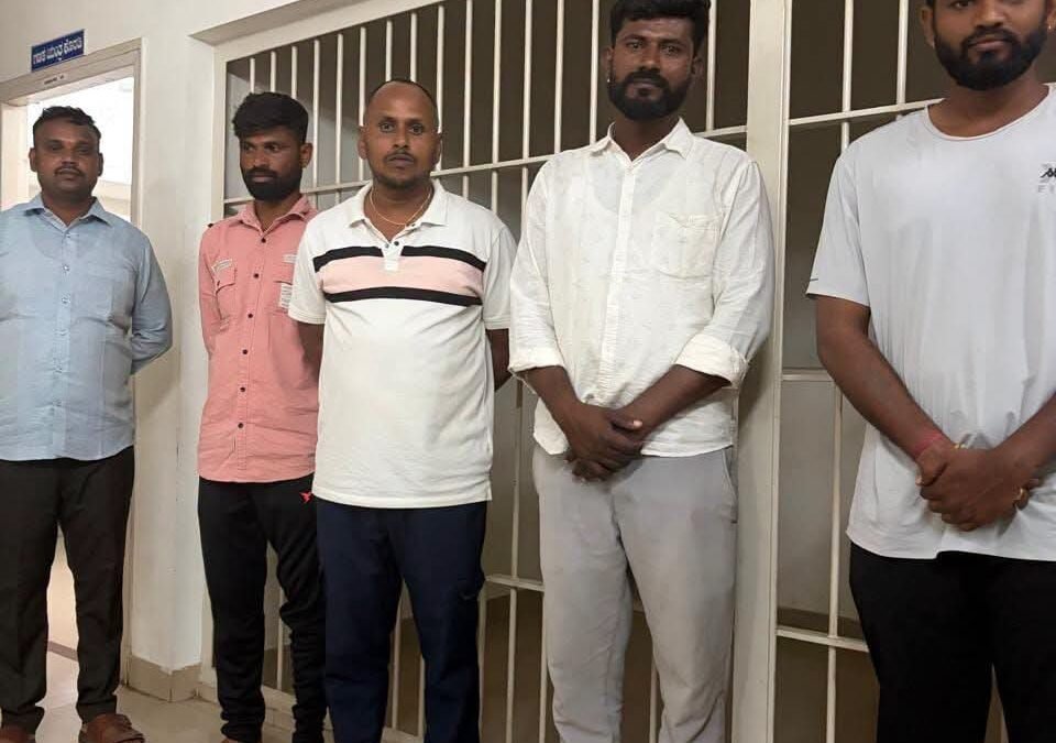 ಡಿಜೆ ಅನುಮತಿಗೆ ಆಗ್ರಹಿಸಿ ಹೆದ್ದಾರಿ ತಡೆದು ಪ್ರತಿಭಟನೆ: ಐವರು ಆರೋಪಿಗಳು ಪೊಲೀಸರ ವಶಕ್ಕೆ