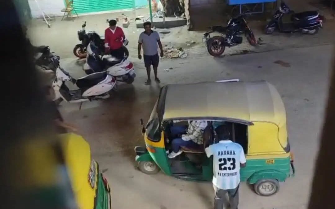 ಎಗ್‌ರೈಸ್ ಖಾಲಿಯಾಗಿದೆ ಎಂದಿದ್ದಕ್ಕೆ ತಲ್ವಾರ್‌ನಿಂದ ಹಲ್ಲೆ: ಯುವಕರ ಅಟ್ಟಹಾಸ, ಬನ್ನೇರುಘಟ್ಟದಲ್ಲಿ ಘಟನೆ