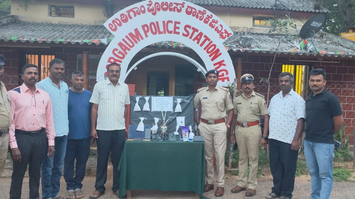 ಕೆ.ಜಿ.ಎಫ್ ಜಿಲ್ಲೆಯಲ್ಲಿ ಡ್ರಗ್ಸ್ ವಿರುದ್ಧ ಪೊಲೀಸ್ ಸಮರ: MDMA ಹಾಗೂ ಗಾಂಜಾ ಜಪ್ತಿ — ಐದು ಆರೋಪಿಗಳ ಬಂಧನ, ₹4 ಲಕ್ಷಕ್ಕೂ ಅಧಿಕ ಮೌಲ್ಯದ ವಸ್ತುಗಳು ವಶ!