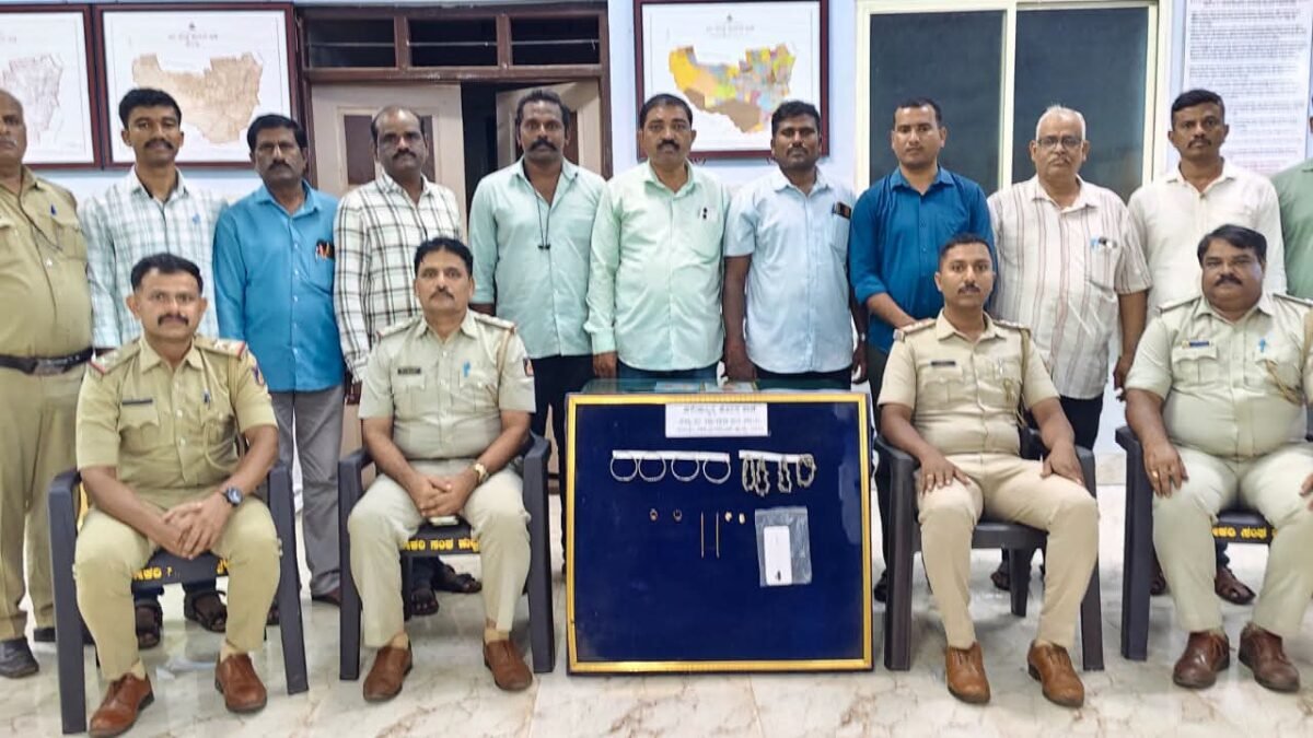 ಹಳೇಹುಬ್ಬಳ್ಳಿ ಪೊಲೀಸರ ದಿಢೀರ್ ಕಾರ್ಯಾಚರಣೆ; 3.45 ಲಕ್ಷ ರೂ. ಮೌಲ್ಯದ ಚಿನ್ನ-ಬೆಳ್ಳಿ ಒಡವೆಗಳೊಂದಿಗೆ ಇಬ್ಬರು ಮನೆಗಳ್ಳರ ಬಂಧನ!