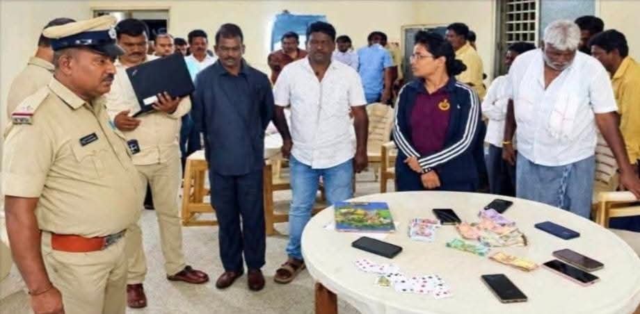ಮುಳಬಾಗಿಲು: ಅಕ್ರಮ ಇಸ್ಪೀಟ್ ಅಡ್ಡೆ ಮೇಲೆ ಪೊಲೀಸ್ ದಾಳಿ; 20 ಜೂಜುಕೋರರ ಬಂಧನ, ₹61,640 ನಗದು ಜಪ್ತಿ
